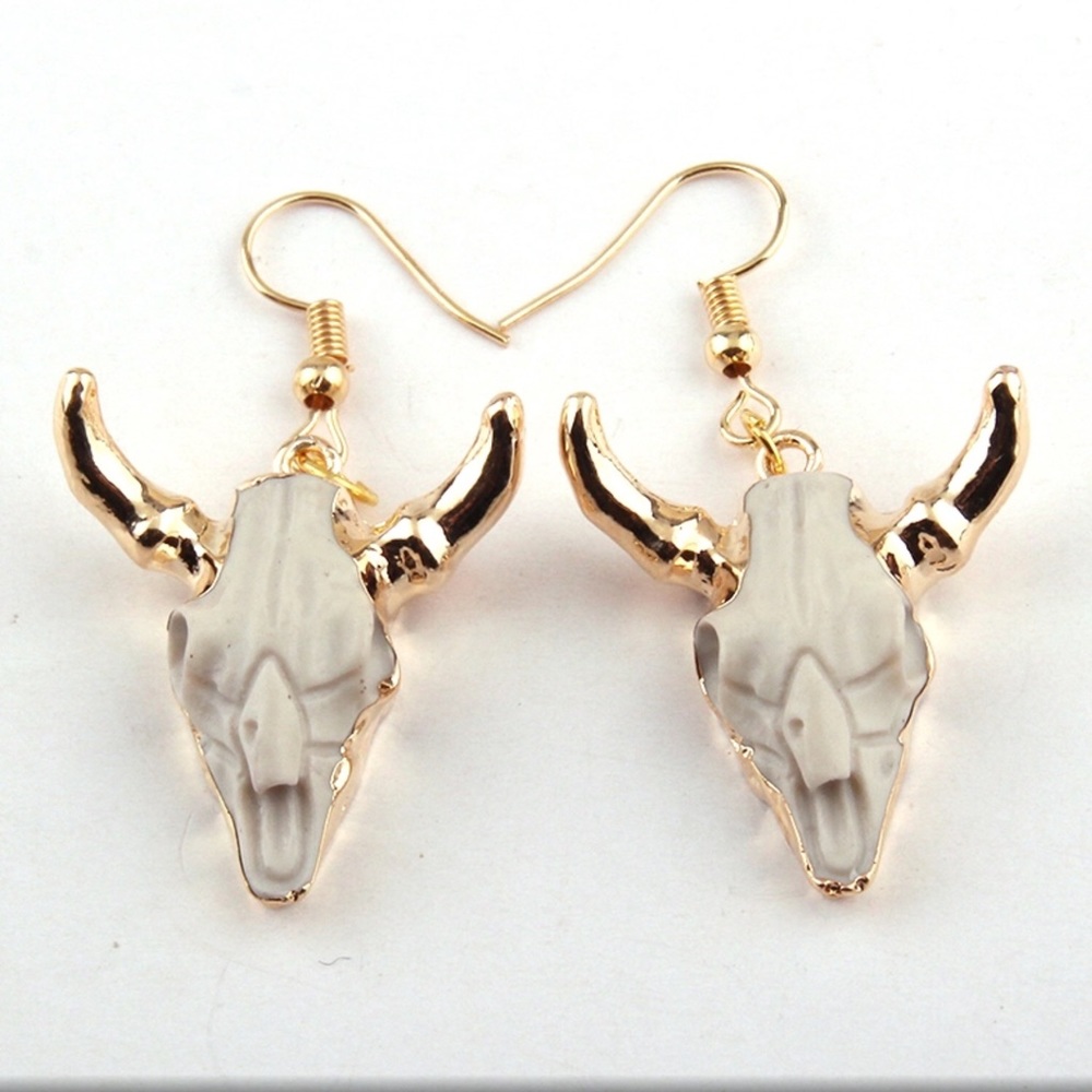 NEW Stunning Horn Earrings Gold & White - Picture 2 of 2